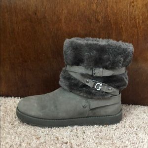 GUESS Suede+Faux Fur boots!